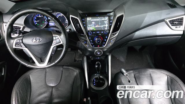 Hyundai Veloster — interior