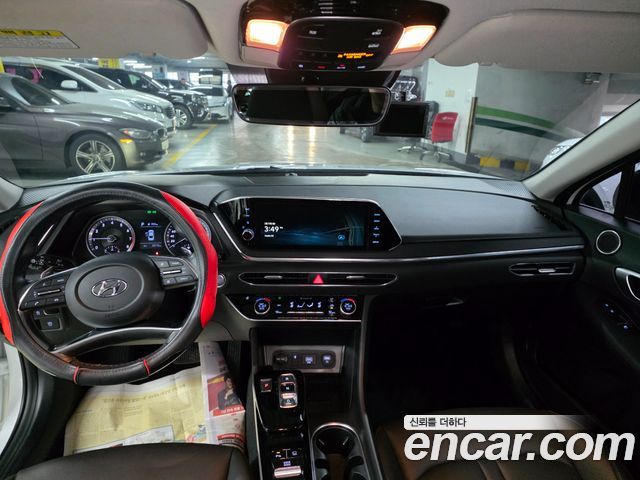 Hyundai Sonata — interior