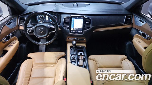 Volvo XC90 — interior