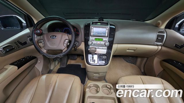 Kia Carnival — interior