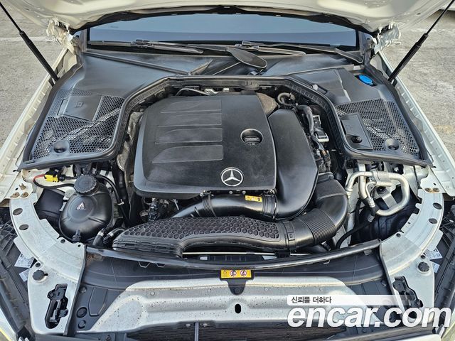 Mercedes-Benz C-Class — interior