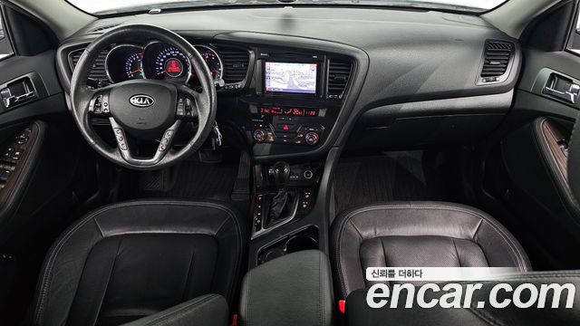 Kia K5 — interior