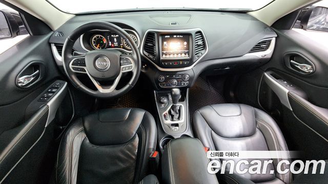 Jeep Cherokee — interior