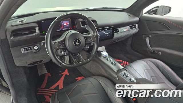 Maserati MC20 — interior