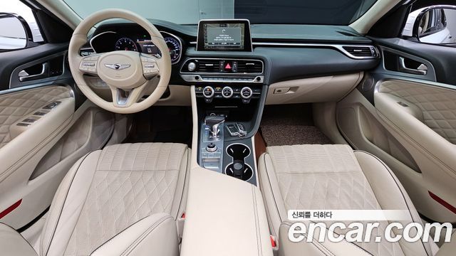 Genesis G70 — interior