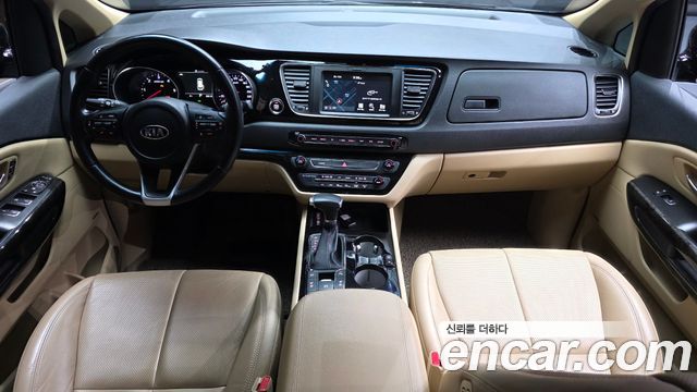 Kia Carnival — interior
