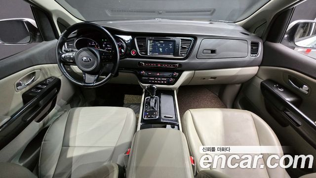 Kia Carnival — interior