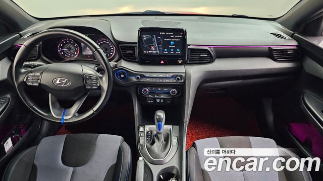 Hyundai Veloster — interior