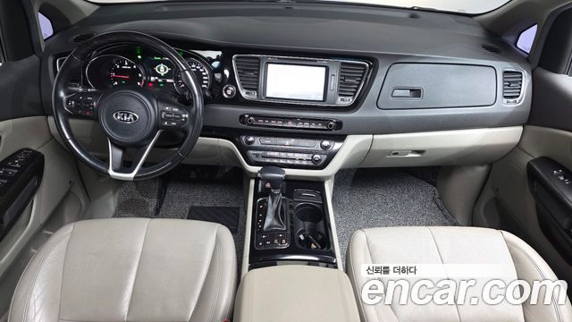 Kia Carnival — interior