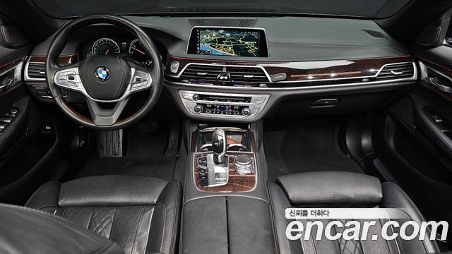 BMW 7 Series — interior