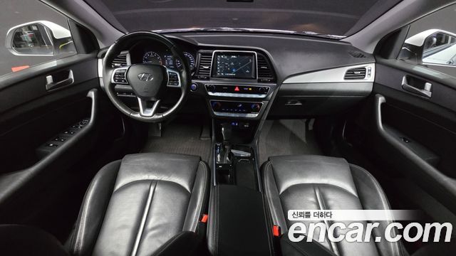 Hyundai Sonata — interior