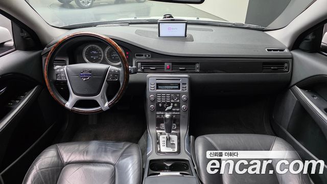 Volvo S80 — interior