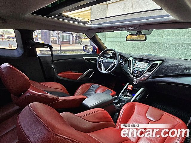 Hyundai Veloster — interior