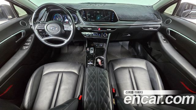 Hyundai Sonata — interior
