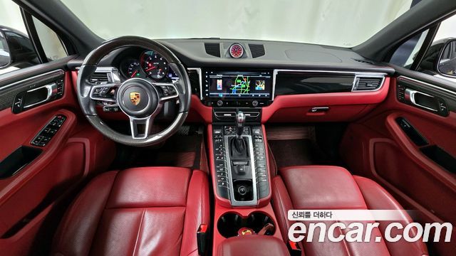 Porsche Macan — interior