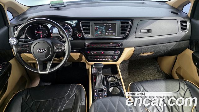 Kia Carnival — interior