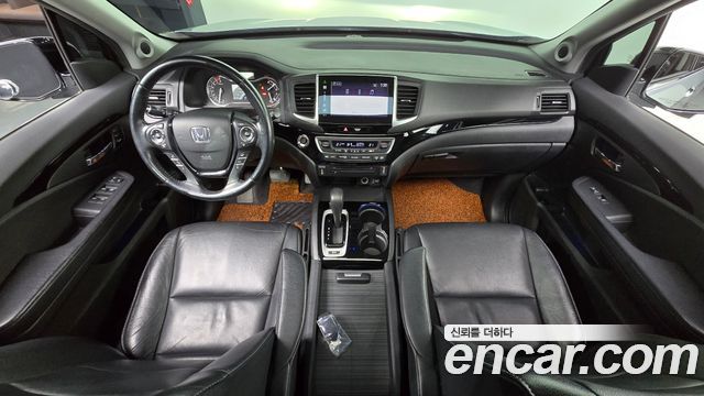 Honda Pilot — interior