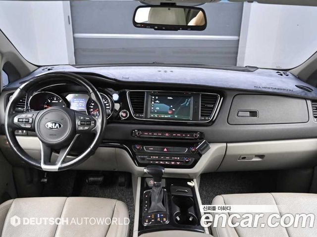 Kia Carnival — interior