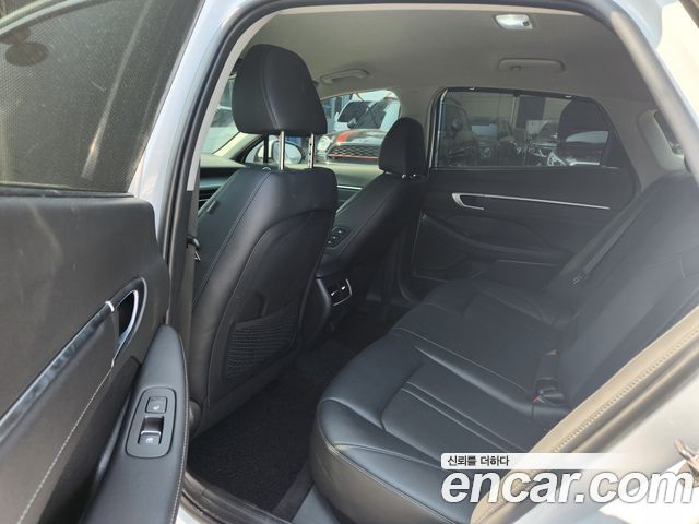 Hyundai Sonata — interior