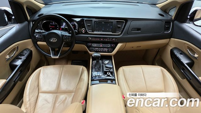 Kia Carnival — interior