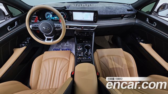 Kia K5 — interior