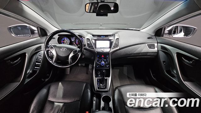 Hyundai Avante — interior