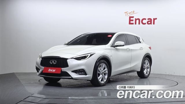 Infiniti Q30 — exterior