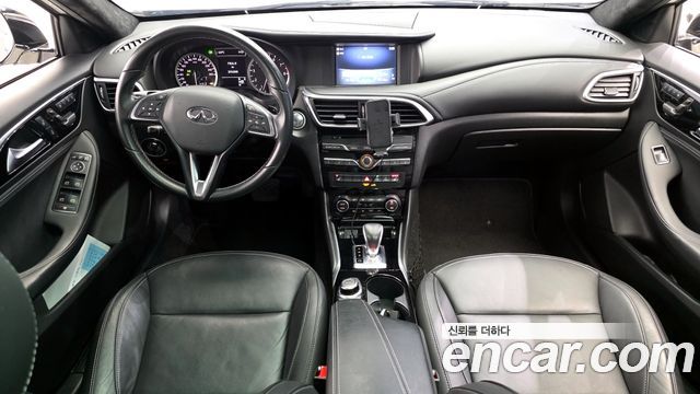 Infiniti Q30 — interior