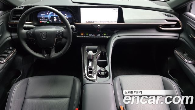 Toyota Crown — interior