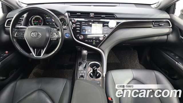 Toyota Camry — interior