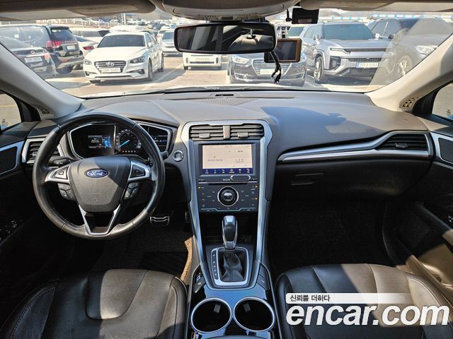 Ford Fusion — interior