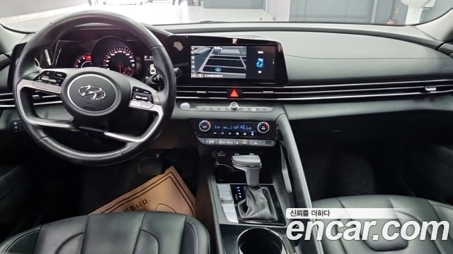 Hyundai Avante — interior