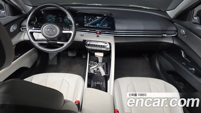 Hyundai Avante — interior