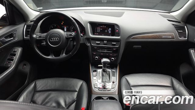Audi Q5 — interior