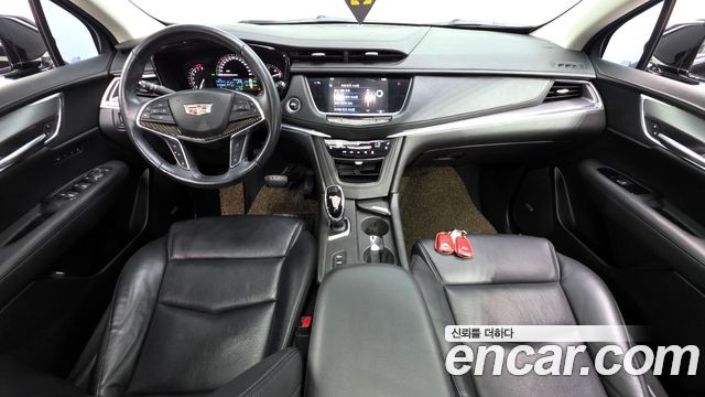 Cadillac XT5 — interior