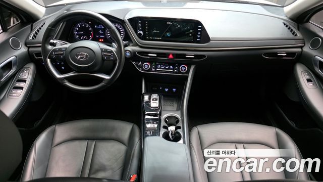 Hyundai Sonata — interior