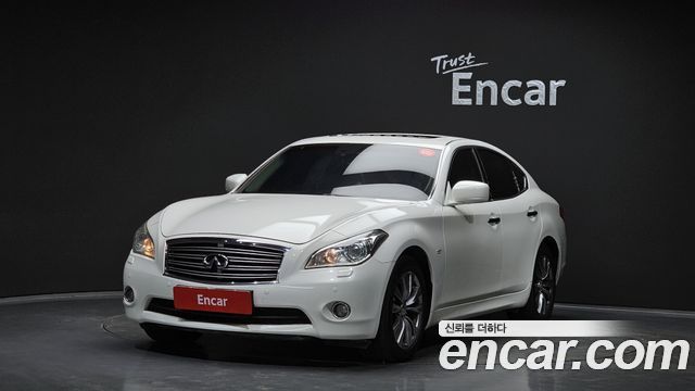 Infiniti M — exterior