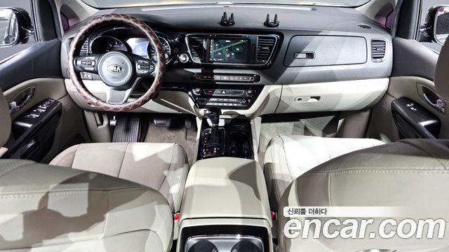 Kia Carnival — interior