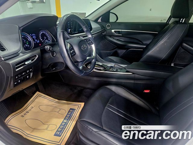 Hyundai Sonata — interior