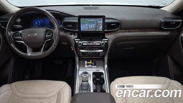 Ford Explorer — interior