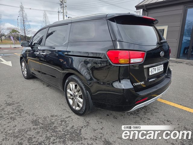 Kia Carnival — interior