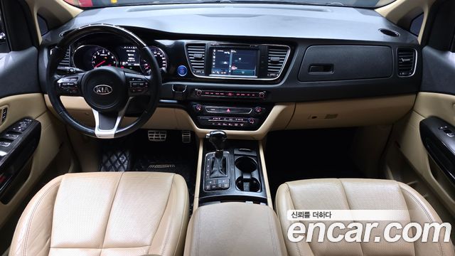Kia Carnival — interior