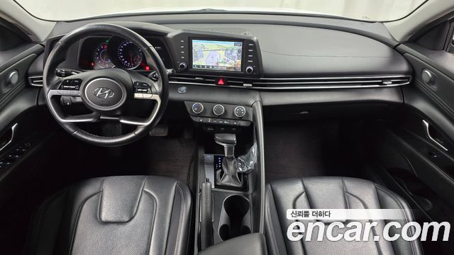 Hyundai Avante — interior