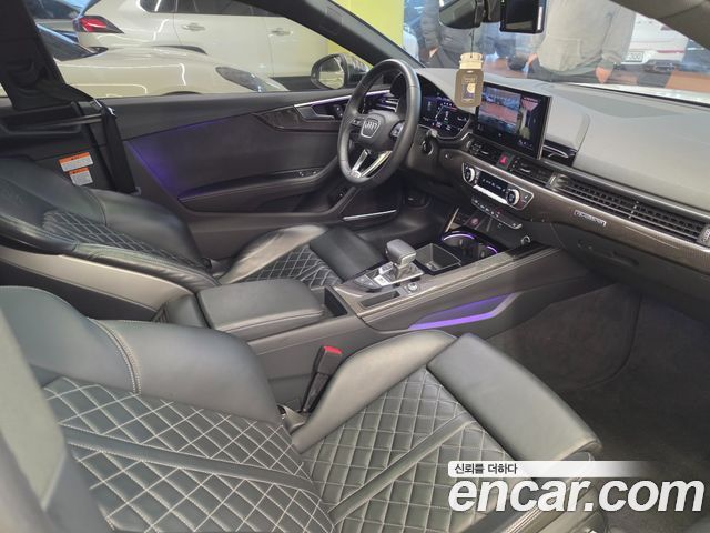 Audi S5 — interior