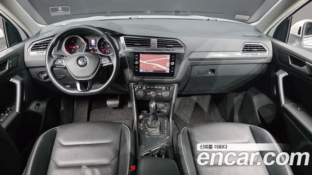 Volkswagen Tiguan — interior
