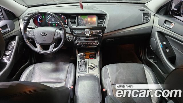 Kia K7 — interior