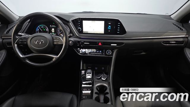 Hyundai Sonata — interior