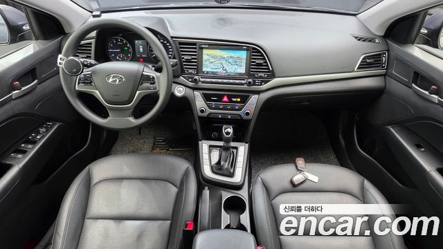 Hyundai Avante — interior