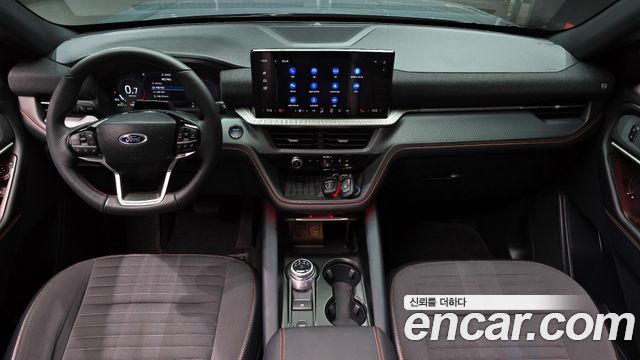 Ford Explorer — interior
