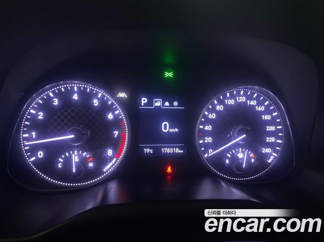 Hyundai Avante — interior